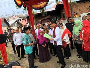 Jokowi Bantu Bangun Museum Tokoh Pers Adinegoro di Sawahlunto