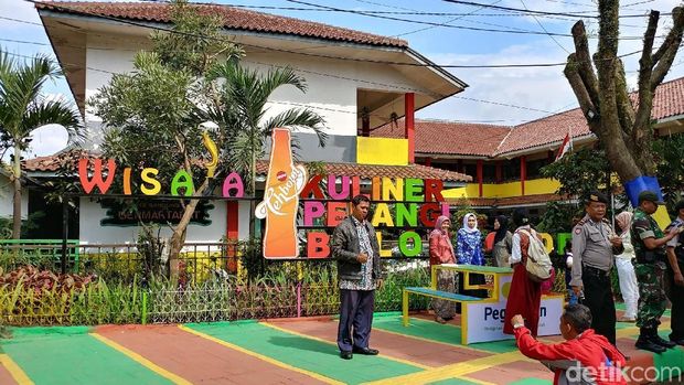 Jajan-jajan di Wisata Kuliner Belakang Rumah Ridwan Kamil