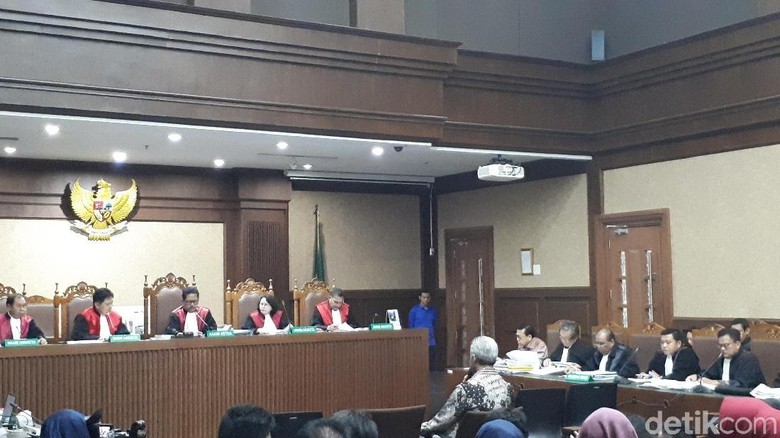 Ganjar Mengaku Miryam Pernah Sebut Dirinya Tak Terima Duit e-KTP Ganjar Mengaku Miryam Pernah Sebut Dirinya Tak Terima Duit e-KTP