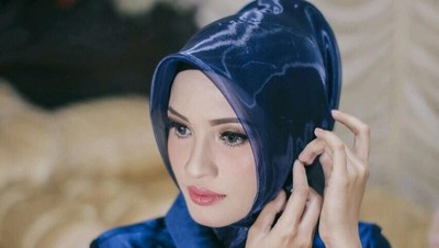 Foto: 10 Gaya Hijab Simple Istri Gubernur Kalteng Yulistra Ivo