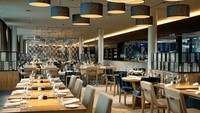 Di peringkat 5 ada Bandara Schiphol Amsterdam di Belanda. Rumah makan bandara Bowery Restaurant yang menyajikan aneka pilihan makanan Belanda dan Eropa jadi yang terbaik (Bowery Restaurant) 