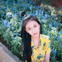 Namkhing tampil imut dengan gaya rambut half bun yang kekinian. Foto: Instagram