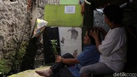 Warga beralasan lebih memiliki hak atas lahan itu karena menempati lahan sejak sebelum Sertifikat Hak Pakai (SHP) yang dipegang Polda Metro Jaya itu terbit.