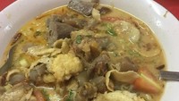 Ini Sop Kaki Kambing Anen yang populer dan dinikmati @rinaharahap. Kebayang rasa daging dan otot yang empuk kenyal memenuhi mangkuk ini.Foto: Istimewa