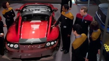 Tesla Roadster ditemukan tersasar oleh teman-teman dari Star Trek. Foto: istimewa