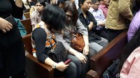 Momen saat Sisca menangis jelang Fredrich menjalani sidang.