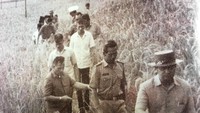 Saat kemalaman di Sukabumi, Solihin mencontohkan, Soeharto tidak menolak ketika ditawari tidur di sebuah restoran ikan mas. Begitu juga saat blusukan ke pedalaman Banten, sang jenderal tak keberatan tidur di rumah warga yang tak punya kamar mandi. Foto: dok.