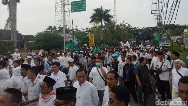 Aksi solidaritas Guru Budi di Sampang/