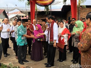 Cucu Adinegoro Apresiasi Pemberian Sertifikat Tanah dari Jokowi