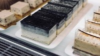Selain kapi, ini beberapa deretan pastry gaya Prancis yang bisa dipilih. Dari cupcake, cake cokelat hingga cheesecake dan choux pastry.Foto: Instagram Seesaw Coffee Shanghai