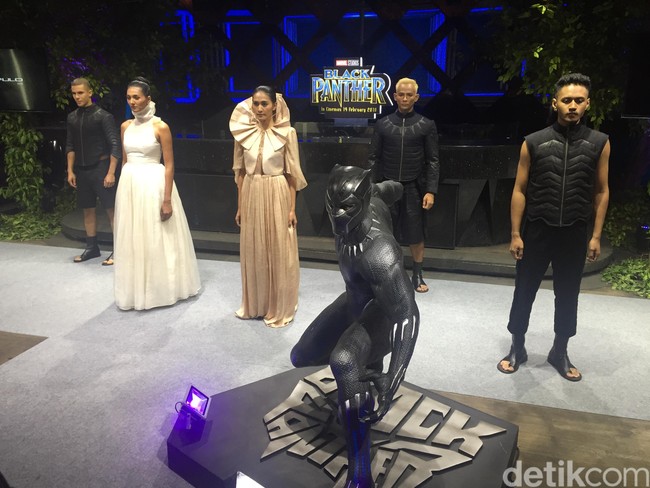 “Selain itu, ini juga merupakan cara kami untuk membangun ikatan emosional dengan para penggemar Disney, Marvel khususnya,” ungkap Mochtar yang dijumpai saat fashion show koleksi tersebut di kawasan SCBD, Jakarta Selatan, Rabu (7/2/2018). (Foto: Daniel Ngantung/Wolipop)