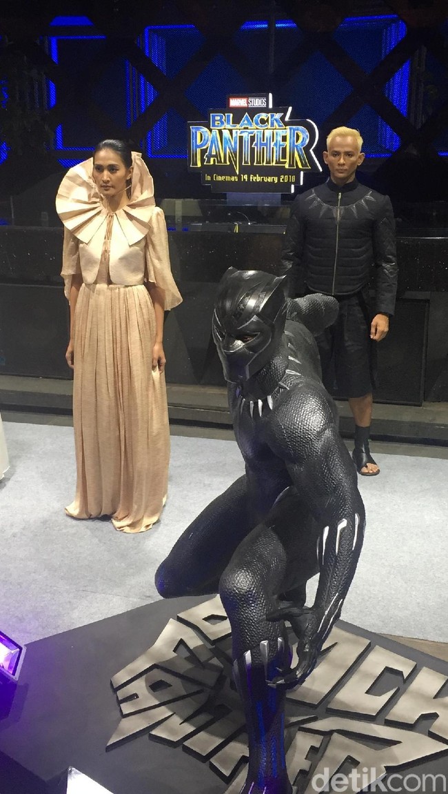 Populo sebagai merek yang dikenal dengan motif batik modernnya menawarkan pilihan busana bergaya urban dengan permainan motif pegunungan khas Jawa. Menurut pendiri Populo Joseph Lim, motif batik gunungan sangat mewakili karakter T’Challa yang kuat dan pantang menyerah. (Foto: Daniel Ngantung/Wolipop)