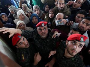Ribuan Warga Palestina dari Gaza Penuhi Perlintasan Rafah, Ada Apa?