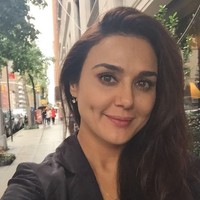 Bintang Chori Chori Chupke Chupke, Preity Zinta juga tetap menawan di usia 43 tahun. Tidur yang nyenyak, sarapan, serta rutin berolahraga adalah hal yang biasa dilakukannya agar tampil bugar dan sehat. Foto: Instagram
