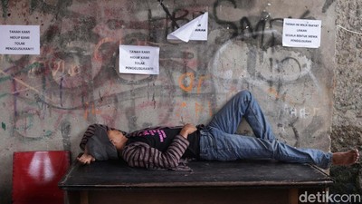 Warga Kapuk Poglar Pasang Poster Tolak Penggusuran
