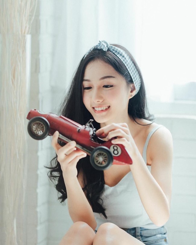 Tak sedikit netizen yang menilai bahwa Namkhing adalah perpaduan sempurna untuk wanita cantik, pintar, dan baik hati. Foto: Instagram