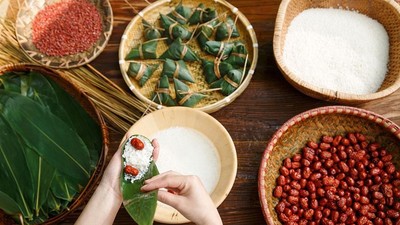 10 Makanan yang Wajib Dicicipi Saat Perayaan Imlek di China