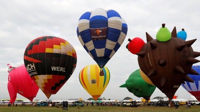Foto: Warna-warni Balon Udara dari Berbagai Negara yang Siap Terbang