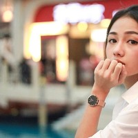 Selain karena kecantikan yang dimilikinya, banyak netizen memuji profesi mulia yang dikerjakan Namkhing. Foto: Instagram