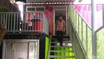 Unik! Bangunan dari Kontainer Warna-warni Ini Ternyata Kamar Mayat
