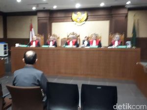 Fredrich Sewa Sebagian Ruang VIP di RS Medika untuk Novanto