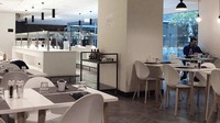 Tahun 2018 ini, situs RewardExpert yang bergerak di bidang kartu kredit dan hadiah travel mereview 15 bandara dengan makanan terbaik. Di nomor 15, ada Bandara Fuimicino Roma dengan Antonello Colonna Open Bistro sebagai tempat makan terbaiknya (Antonello Colonna Open Bistro)