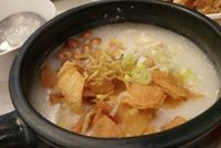 Gurih Hangat Bubur Gaya China Enak Disantap Malam Ini