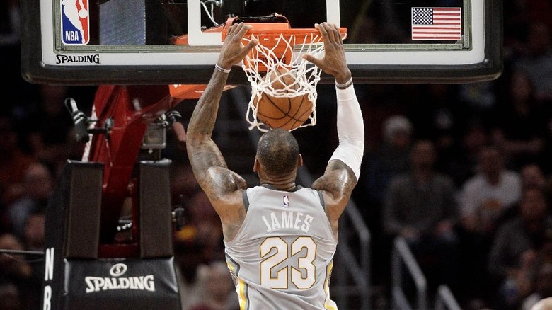 Buzzer Beater LeBron Tentukan Kemenangan Cavs atas Wolves di Overtime Buzzer Beater LeBron Tentukan Kemenangan Cavs atas Wolves di Overtime