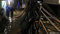 Sejumlah rumah warga yang berada di posisi rendah memang masih terendam banjir.
