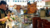 Di peringkat 6 ada Bandara Gatwick London di Inggris. Restoran bandara terbaiknya adalah Comptoir Libanais yang menyajikan kuliner khas Libanon (Comptoir Libanais)