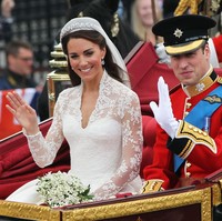 Pangeran William dan Kate Middleton menikah pada 29 April 2011 di Westminster Abby. Sekitar 2.000 orang menghadiri pernikahan keduanya yang menelan biaya US$48 juta atau sekitar Rp 780 miliar. Foto: Sean Gallup/Getty Images