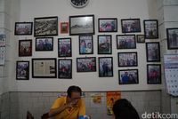 Berbagai foto-foto public figure yang sudah ke Kopi Tak Kie (Shinta/detikTravel)