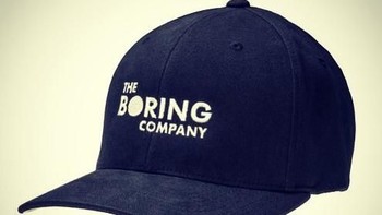 Topi yang simpel ini mampu menghasilkan uang senilai USD 1 juta untuk keperluan operasional The Boring Company. (Foto: Instagram)