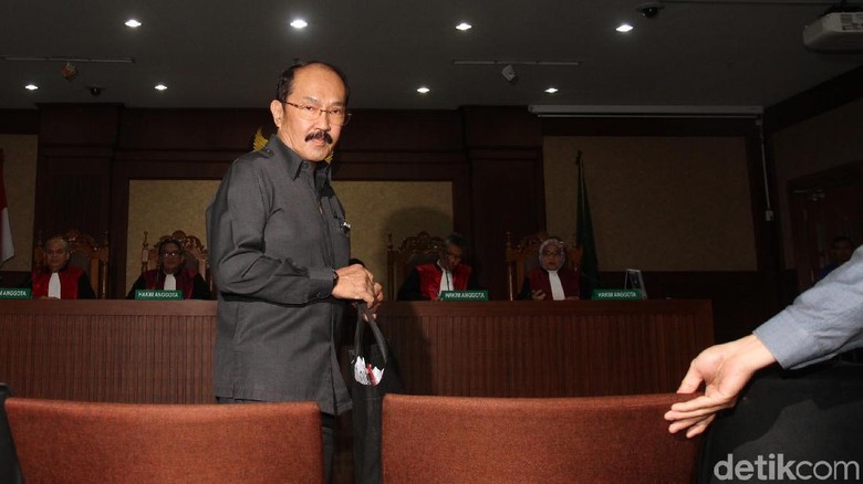 Jalani Sidang, Fredrich Yunadi Siapkan 37 Lembar Nota Keberatan Jalani Sidang, Fredrich Yunadi Siapkan 37 Lembar Nota Keberatan