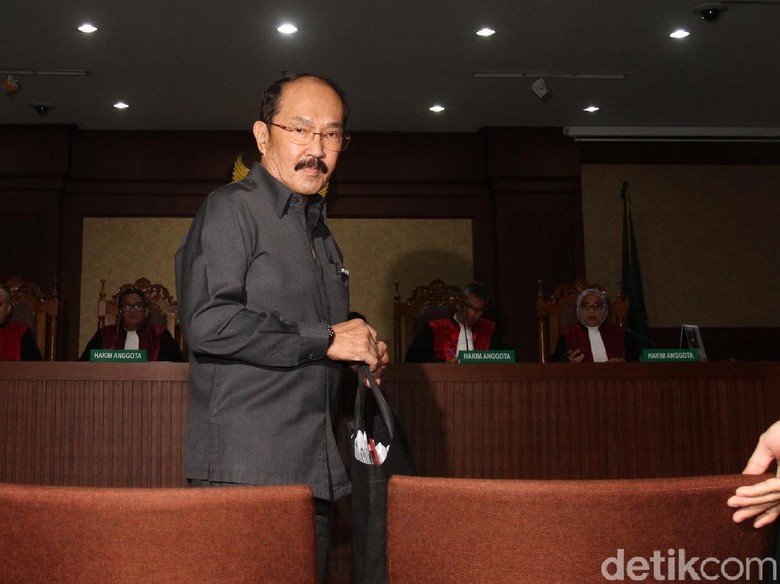 Heboh Fredrich Yunadi yang Terus Berlanjut Heboh Fredrich Yunadi yang Terus Berlanjut