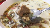 Yang ini sop kaki kambing dudung Roxy di Jakarta yang terkenal. @markima_ juga memaerkan sop kambing yang terkenal gurih pekat kuahnya ini.Foto: Istimewa