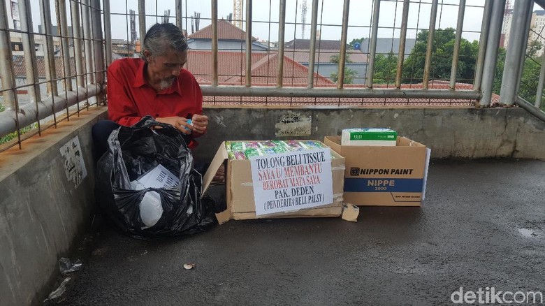 Belajar Semangat Hidup dari Pak Deden Penjual Tisu Viral di Depok Belajar Semangat Hidup dari Pak Deden Penjual Tisu Viral di Depok