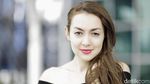 Cantik dan Mulus! Pesona Rianti Cartwright