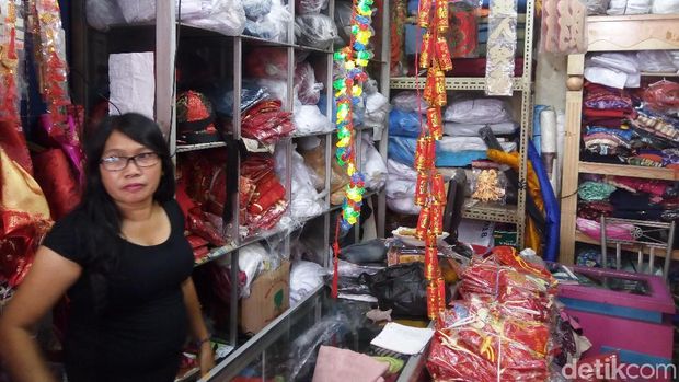 Mengintip Kios Serba Imlek di Pasar Gede Solo