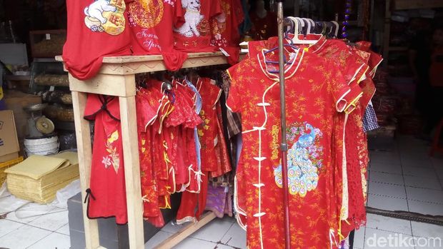Mengintip Kios Serba Imlek di Pasar Gede Solo