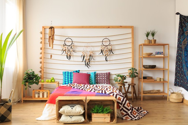 Karakter yang berapi-api dan penuh semangat adalah milik Aries. Jadi warna-warna terang dan solid cocok untuk desain interior rumah kamu. Hindari warna-warna muted yang cenderung pucat dan greyish agar kamu selalu termotivasi. Foto: Thinkstock