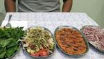 Asyiknya! Bermobil Keliling 28 Negara, Pasangan Indonesia Ini Cicip Berbagai Makanan