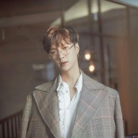 Anggota EXO lain yang masuk daftar Fashion Face Awards 2017 adalah Zhang Yixing yang dikenal sebagai Lay. Lay merupakan personel asal China yang tergabung dalam EXO-M. Foto: Instagram