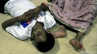 Para pengungsi tertidur lelap, Rabu (7/2) malam.