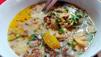 Wah, sop kaki kambing dari Estu Rame, Tebet yang dinikmati @nikosastrodikusumo ini tak terlalu besar porsinya tapi menggiurkan ya?Foto: Istimewa