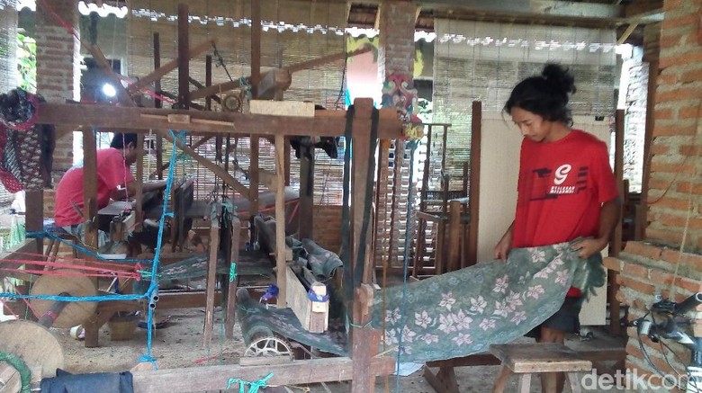 Di Jepara  Ada Pemuda Kreatif Membuat Tenun Berbahan Ramah 