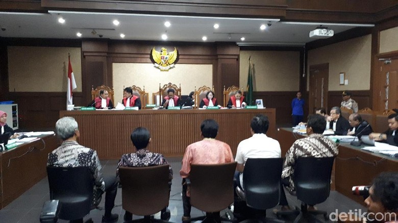 Cecar Ganjar soal Duit e-KTP, Hakim: Anda Tolak karena Kurang Besar? Cecar Ganjar soal Duit e-KTP, Hakim: Anda Tolak karena Kurang Besar?