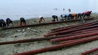 Rasio Elektrifikasi (RE) PLN di Pulau Buru sendiri saat ini mencapai 68 %. Sedangkan untuk RE PLN di Provinsi Maluku hingga saat ini mencapai 79,47 % dan ditargetkan akan mencapai 89,11 % dengan kembali melistriki 154 Desa di tahun 2018 mendatang. Pool/PLN Wilayah Maluku dan Maluku Utara.
