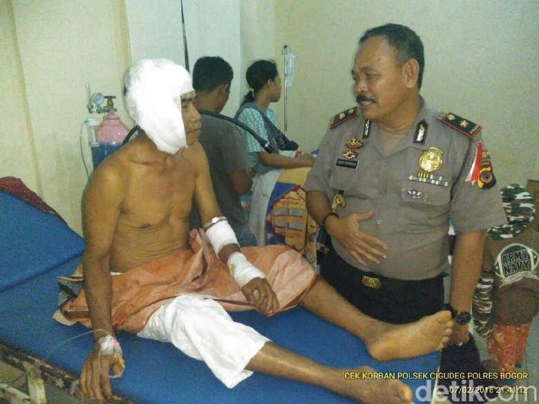 Penganiayaan Ustaz oleh Orang Gila di Bogor Hoax! Penganiayaan Ustaz oleh Orang Gila di Bogor Hoax!