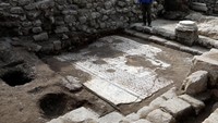 Lantai mosaik langka ini ditemukan saat penggalian di Kaisarea, kota kecil yang ada di antara Tel Aviv dan Haifa.